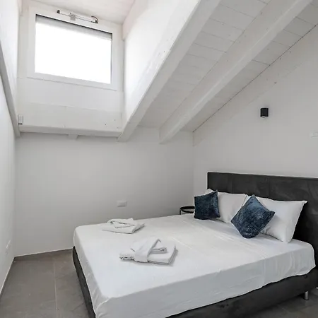 Apartment Le Dodici Porte - De Maria 5 By District *